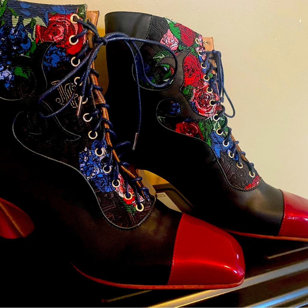 John Fluevog-Superfines-new:unused/ Gorgeous booties
